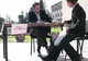 Viceprimarul din Predeal şi-a instalat biroul pe trotuarul din faţa Primăriei 