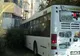 Un autobuz a intrat într-un bloc, după ce şoferul a uitat să tragă frâna de mână