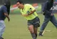 VIDEO / Suporteri mascaţi îl iau la bătaie pe un arbitru