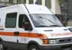 Patru persoane au fost rănite după ce o ambulanţă s-a răsturnat în faţa Spitalului Judeţean Braşov