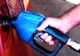 Benzina se scumpeşte cu 20% de la 1 ianuarie, iar preţul ţigărilor creşte cu 34%