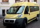 Patru eleve şi o femeie au fost rănite într-un accident produs de şoferul unui microbuz şcolar