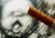 Aproape jumătate dintre românii fumători ar vrea să renunţe la ţigări 