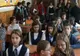 Elevii din Mureş îşi ajută colegii săraci cu câte un ghiozdan plin de cartofi