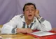 Văru Săndel intră în campanie cu o etno-manea pentru unicameral. VEZI VIDEO
