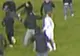 VIDEO / Fanii lui Djurgardens au invadat terenul şi i-au atacat pe jucătorii echipei adverse!