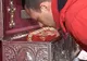 Oamenii au stat ore în şir la coadă pentru a se închina la moaştele Sfântului Mina