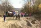 150 de gospodării au rămas izolate după ce drumul de acces în comuna Vlădeşti a fost rupt de o alunecare de teren