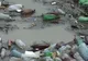 În lacul barajului Vădeni plutesc tone de pet-uri şi deşeuri 