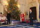 Băsescu le urează românilor, de Crăciun, \"sănătate, pace şi bucurie\"