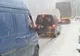 Stratul de zăpadă care s-a depus pe carosabil, a dat bătăi de cap şoferilor băcăuani 