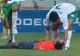 Un arbitru şi-a pierdut cunoştinţa după ce a primit o minge în cap! VEZI VIDEO