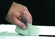 SONDAJ: Credeţi că românii din străinătate ar trebui să aibă dreptul să voteze pentru alegerea preşedintelui?