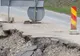 Peste 100 de persoane izolate în Piteşti, din cauza unei alunecări de teren