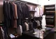 Ultimul trend în modă: costumul bărbătesc din stofă cu fir de aur