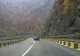 Căderi de pietre pe DN7, la Calimăneşti. Circulaţia este oprită
