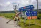 De 26 de ani duce o cruce imensă pe umeri. Aventura unui turist care a ajuns şi în România