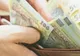 Pe ce se duce bugetul unei familii din România: 16% pe taxe, 5% pe educație și cultură