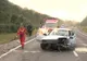 Un mort şi trei răniţi după ce microbuzul în care se aflau a intrat într-un stâlp