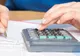 La un pas de FALIMENT. Tot mai multe firme româneşti sunt ÎNGHIŢITE de INSOLVENŢĂ