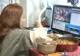 Cum câştigă o tânără 9.000 de dolari pe lună fără să facă nimic, în faţa unui webcam