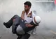 Imagini EMOŢIONANTE în încleştările dintre protestatari şi forţele de ordine