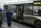 O femeie ŞI-A RUPT CLAVICULA într-un autobuz. Cum a fost posibil? 