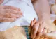 Femeie de 99 de ani bolnavă de Alzheimer, în STARE GRAVĂ după ce a fost agresată şi violată