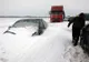 COD PORTOCALIU. Două microbuze cu pasageri şi patru autoturisme, blocate din cauza viscolului 