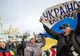 UCRAINA. Protestatarii proiectează jurnale de ştiri, iar poliţia răspunde cu cântece sovietice