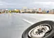 TRAFIC BLOCAT pe DN 1A, după un accident în care a fost implicată și o MAŞINĂ CU BUTELII: un rănit