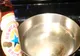 Ce crezi că se întâmplă atunci când se pune bere într-o tigaie încinsă? EXPERIMENT VIDEO