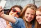 PERICOLUL ASCUNS al fotografiilor de tip SELFIE la tineri. Medicii avertizează: "Se răspândeşte"