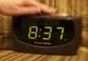 Cum să renunți să te culci la loc după ce îți sună alarma dimineața. 7 trucuri utile