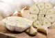 5 alimente care te scapă de mirosul de usturoi  
