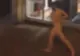 Toţi au rămas muţi de uimire, după ce au văzut că o femeie aleargă dezbrăcată în centrul oraşului