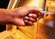 Doi români, arestaţi la un bancomat al băncii Chase din New York pentru fraude la ATM