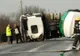 O cisternă cu combustibil s-a răsturnat pe DN 17. TRAFICUL ESTE BLOCAT 