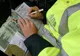 Ai rămas fără permisul de conducere? Cum poţi să-l recuperezi mai repede
