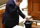 Vicepreşedintele Senatului îi propune lui Antonescu să îi ia locul