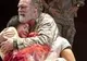O piesă de SHAKESPEARE, atât de SÂNGEROASĂ, încât provoacă LEŞINURI spectatorilor şi COŞMARURI după