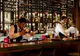10 lucruri pe care sa nu le faci NICIODATA cand mergi intr-un bar!