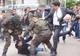 Fotografia care a înfuriat Turcia. Consilier al premierului, surprins în timp ce lovea un potestatar