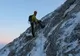 Patru români, porniţi să urce pe Vârful Annapurna, au abandonat ascensiunea 