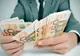 Doi inspectori din ANRE, reţinuţi după ce au fost prinşi când primeau mită 1.000 de euro