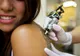 Tatuajele şi piercing-urile pentru orbi şi bolnavii de SIDA, INTERZISE de Ministerul Sănătăţii