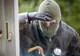 HOŢ din magazine, împuşcat în spate de poliţişti, la Suceava, după ce a fost prins ÎN FLAGRANT