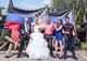 NUNTA în timpul CRIZEI din Ucraina. Cum s-au FOTOGRAFIAT mireasa, mirele şi naşii