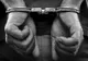 Bărbat arestat după ce a condus băut şi a aruncat cu sticle într-o maşină de Poliţie care îl urmărea