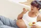 Consumul alimentelor ambalate în plastic. Risc uriaș pentru femeile însărcinate: se poate ajunge la avort sau naștere prematură